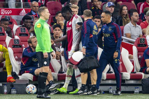 Early concerns for Peseiro as Bassey is prematurely substituted in dominant Ajax performance
