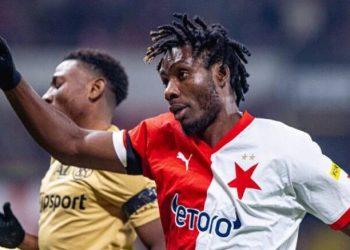 “You deserve three lifetime bans” – Nigerian star’s handball sparks angry outbursts against referee Tomáš Klíma