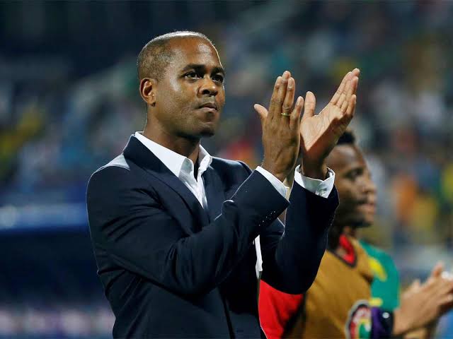 “Well deserved” – Barcelona legend Kluivert, others applaud award-winning Super Eagles star