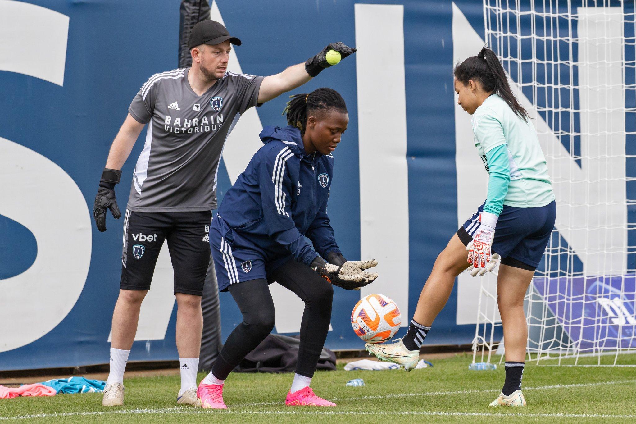 Chiamaka Nnadozie during goalkeeper training for Paris FC 