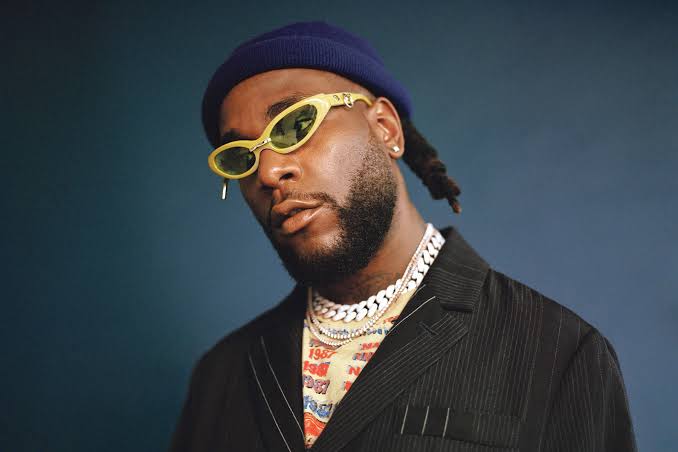 WATCH: Burnaboy gifts Arsenal legend chain to the delight of Manchester United, Liverpool heroes
