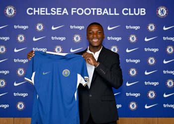 “You no fit broke” – Super Eagles star’s fans react as he jams “Finesse”