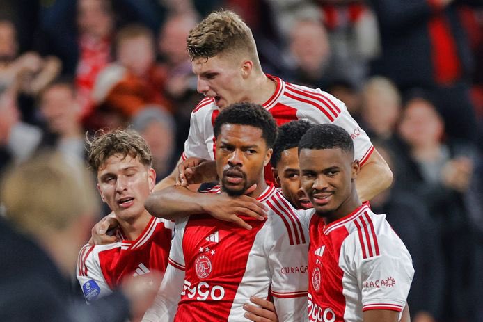 Ajax coach reveals why Akpom has struggled to pin a starting shirt