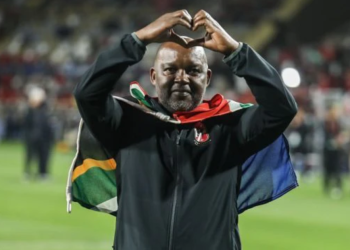 “The real GOAT” – Super Eagles star ‘speechless’ after meeting Barcelona great Ronaldinho