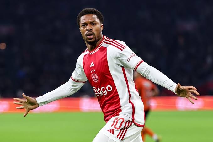 Transfer: Two Premier League clubs set to battle for Ajax’s Chuba Akpom