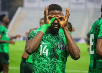 “The real GOAT” – Super Eagles star ‘speechless’ after meeting Barcelona great Ronaldinho