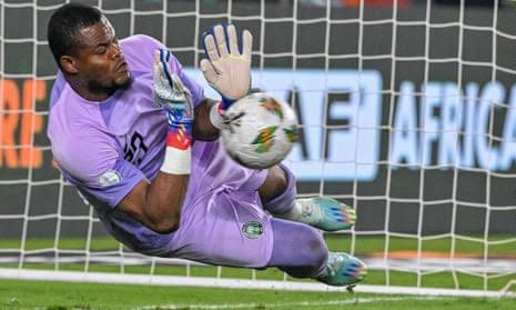 WATCH: Nigeria GK Nwabali saves another South African penalty to send Chippa United to Cup semis