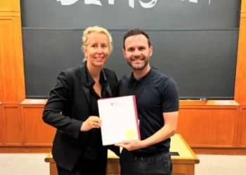 Wizkid or Burna Boy? – Alex Iwobi reveals his favourite Nigerian music artist