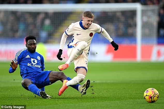 “Should’ve been sent off” – Ex-Liverpool midfielder bashes Wilfred Ndidi for poor tackle on Chelsea’s Cole Palmer