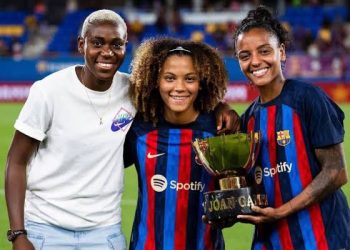 Photo: Spanish-Nigerian midfielder flaunts swapped shirt from Asisat Oshoala in Nantes