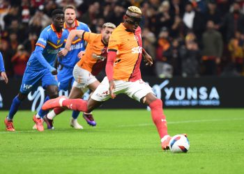 “Never expected NFF to overlook Amunike” – Ex-international backs Finidi despite ex-Barcelona star’s snub