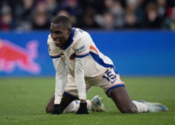 Alternative to Sanchez? Mikel tells Chelsea which goalkeeper to get