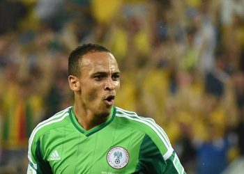 Watch: Ex-Super Eagles striker Osaze Odemwingie graduates from golf school