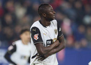 “Not an easy one” – Transfer expert reveals what Manchester United, others must do to sign Osimhen in January