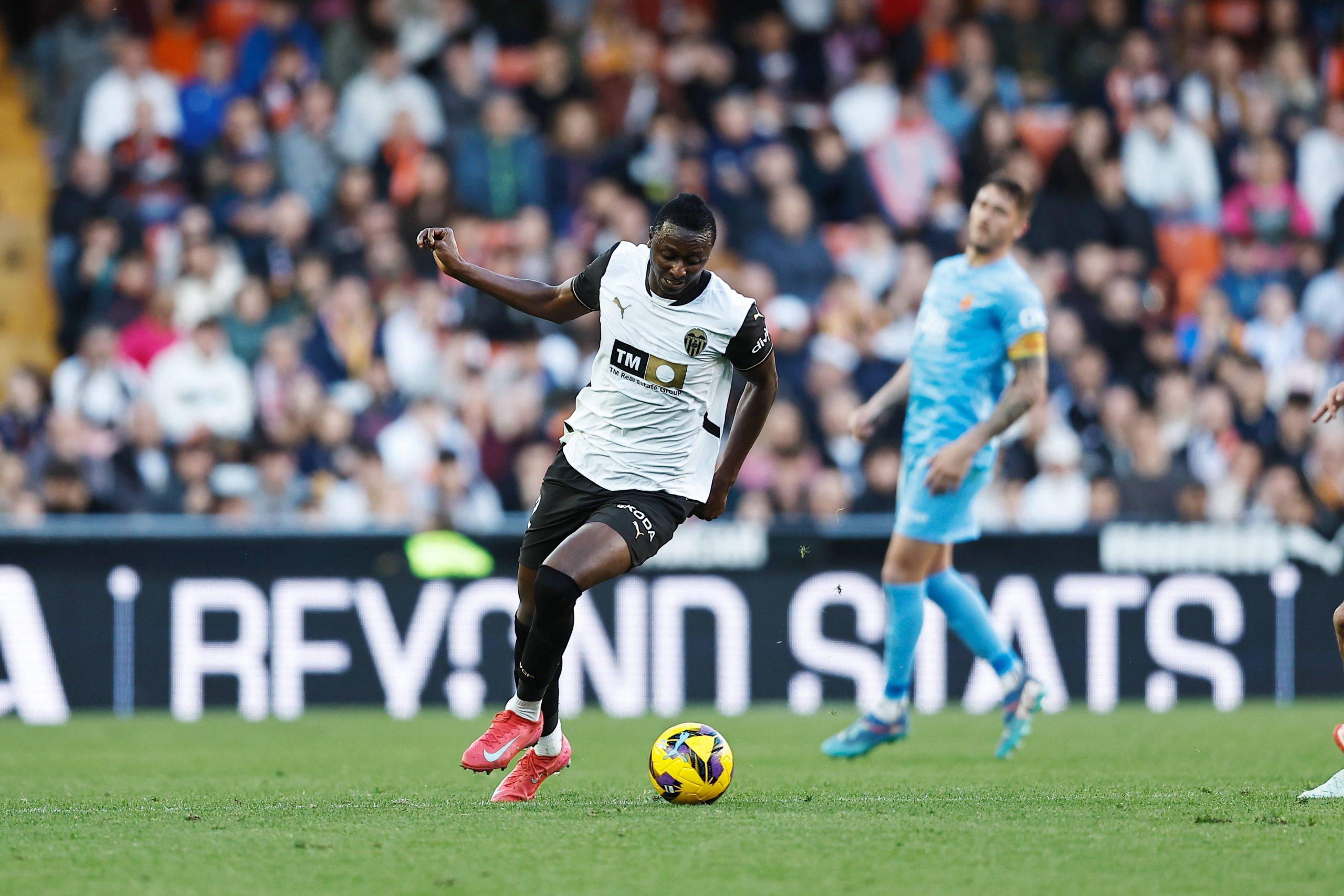 Umar Sadiq in action for Valencia