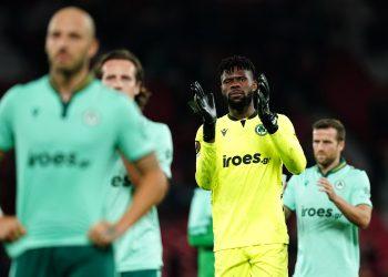 Watch: Throwback to Super Eagles icon Kanu ‘passing knowledge’ to Uzoho during World Cup