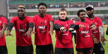 Bayer Leverkusen head coach hypes up Nathan Tella ahead of Dortmund clash