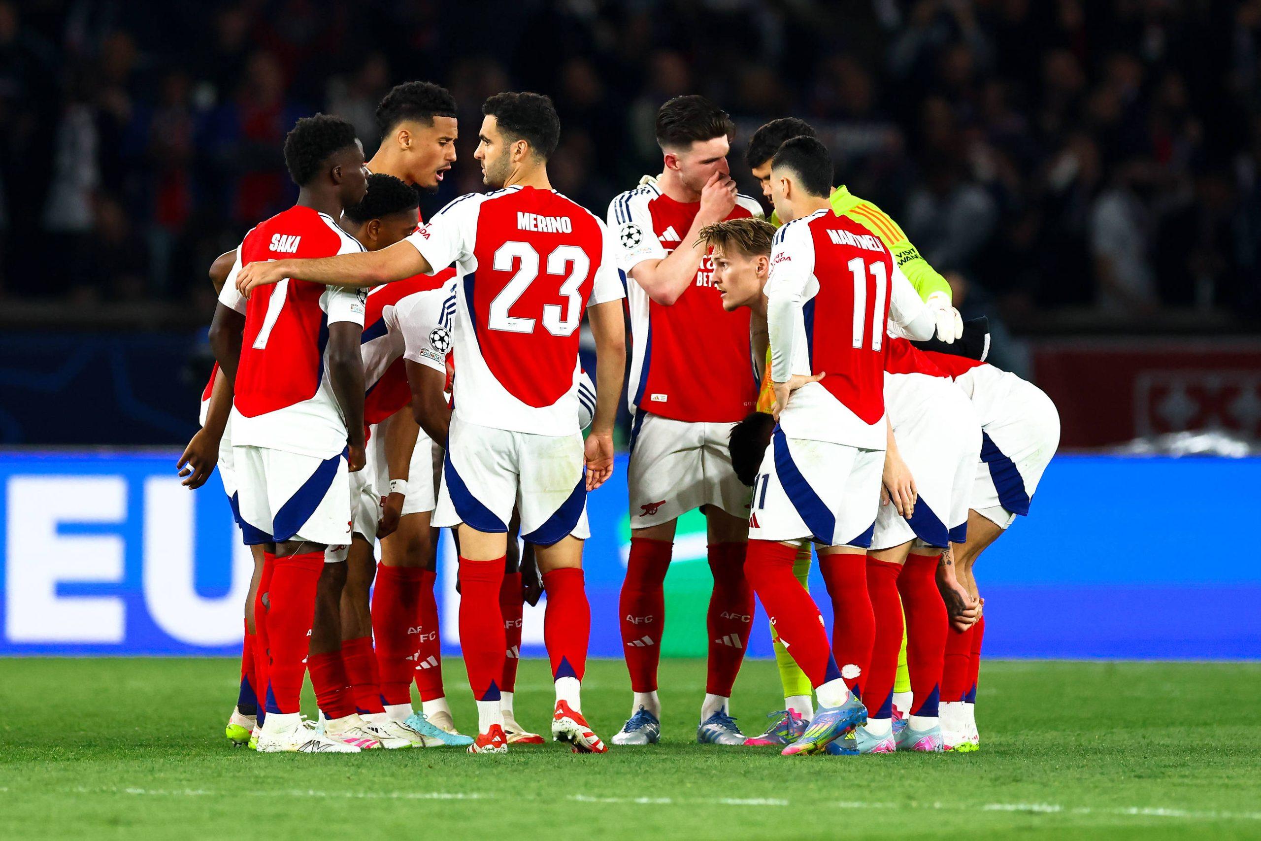 Arsenal players during the Champions League semi final match between Paris Saint-Germain and Arsenal