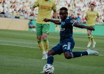 Official: Award-winning Nigeria international goalkeeper joins Brighton