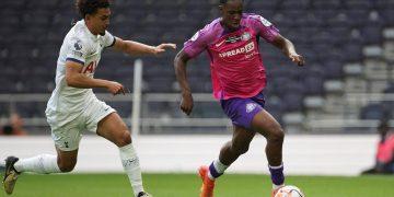 EXTRA: Iwobi’s Everton teammate, Amadou Onana showing singing skills