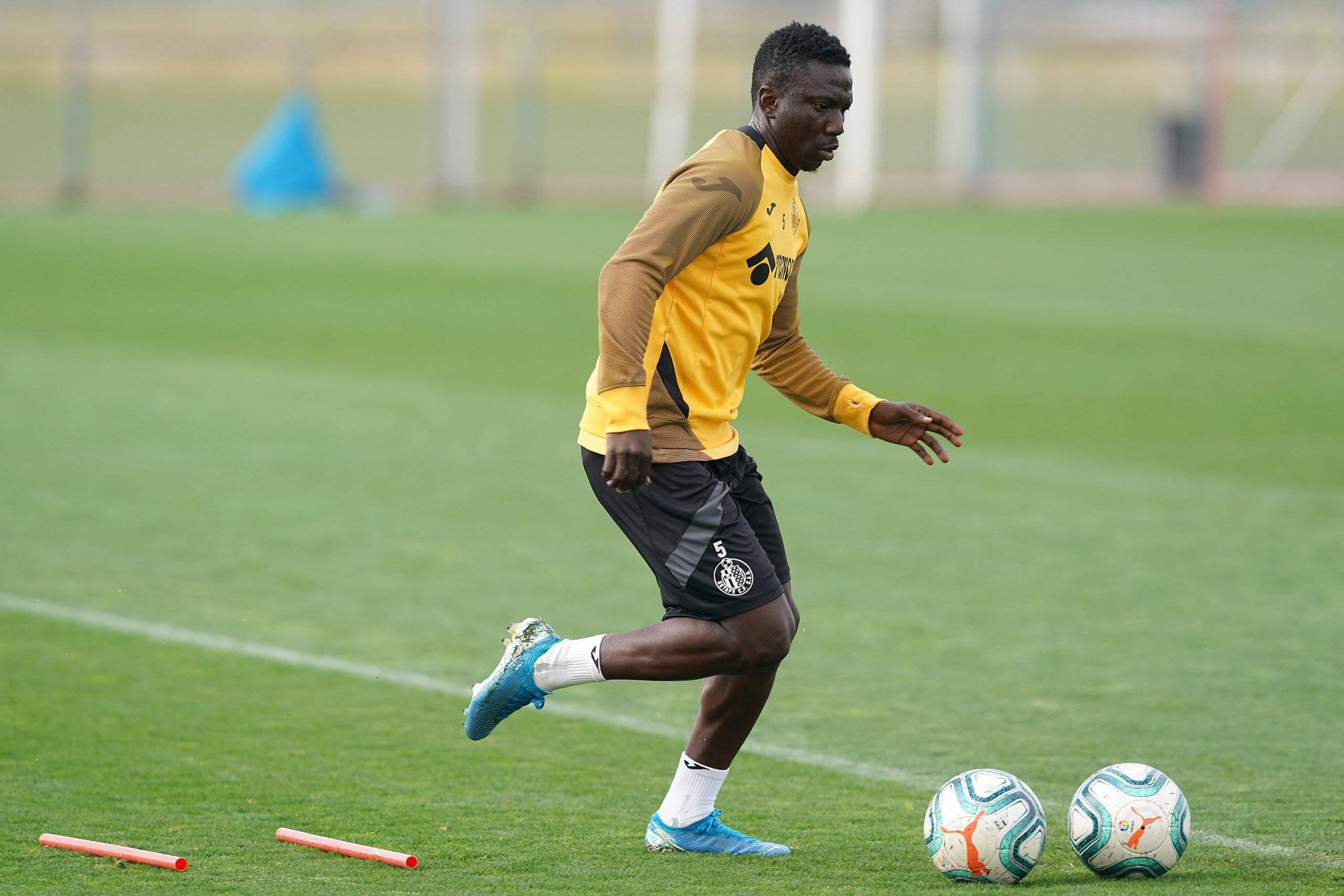 Super Eagles star Oghenekaro Etebo chasing the ball