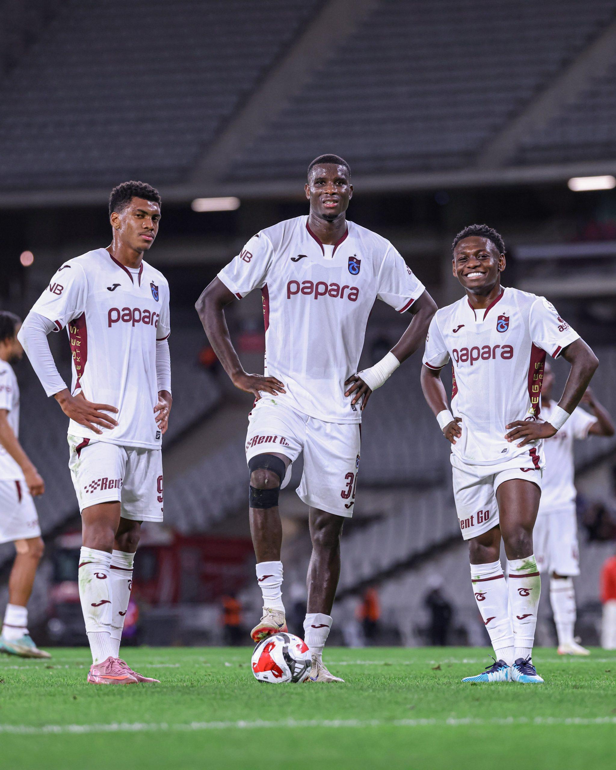 Paul onuachu and his Trabzonspor teammates against Fatih Karagumruk