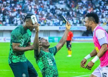 “I need my flowers” – Unretired Super Eagles forward reacts to past pitch tussle with Eric Chelle