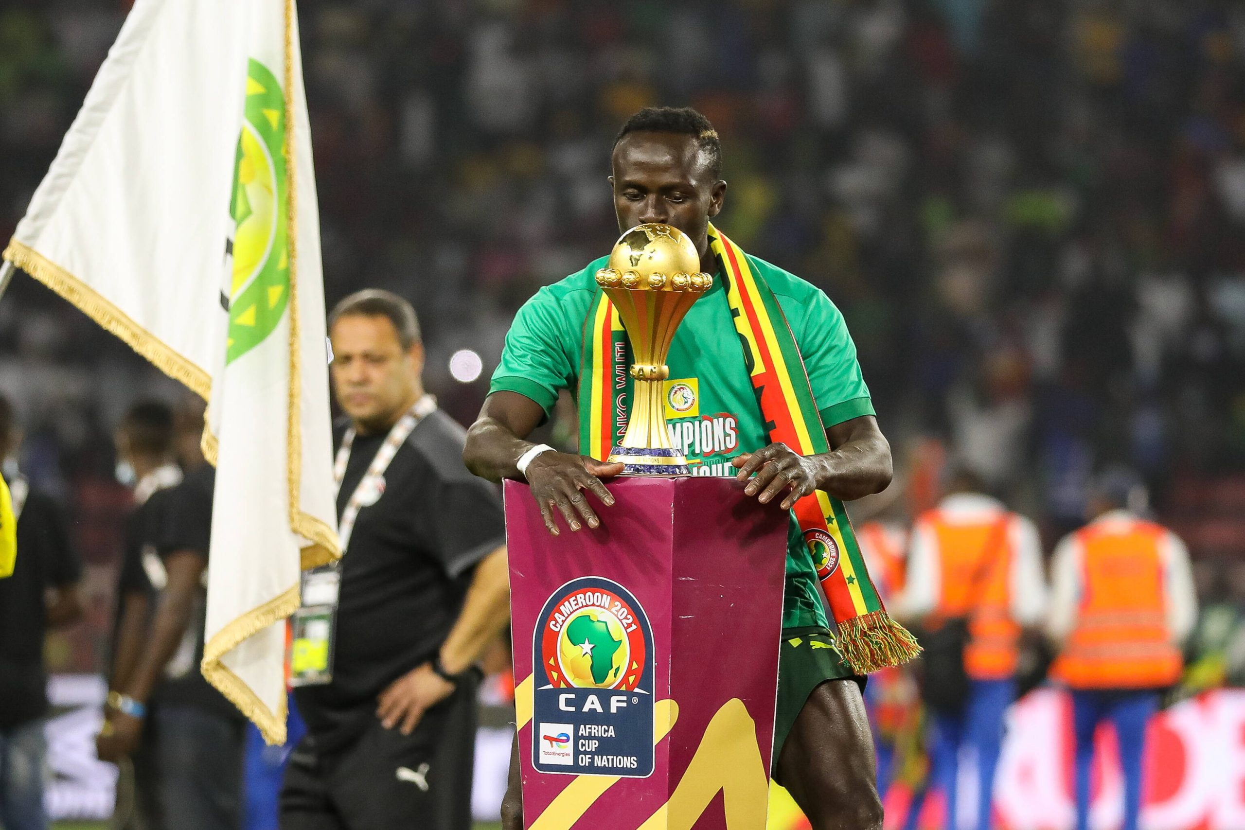 Sadio Mane celebrates lifting the trophy during the Africa Cup of Nations Final between Senegal and Egypt