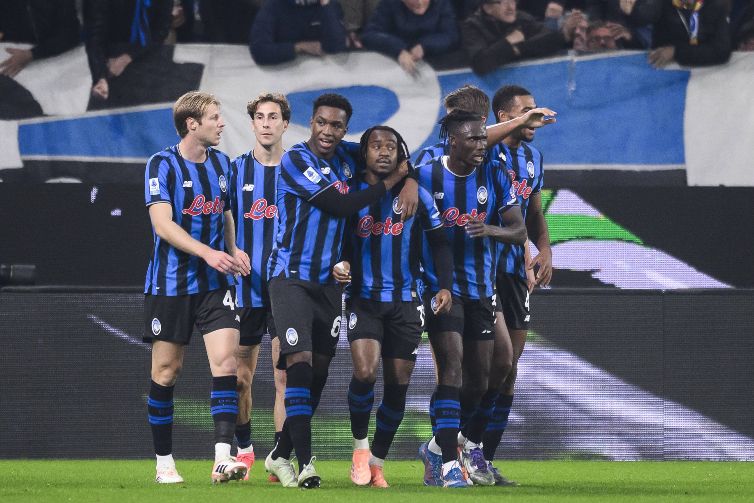 Ademola Lookman celebrates with teammates