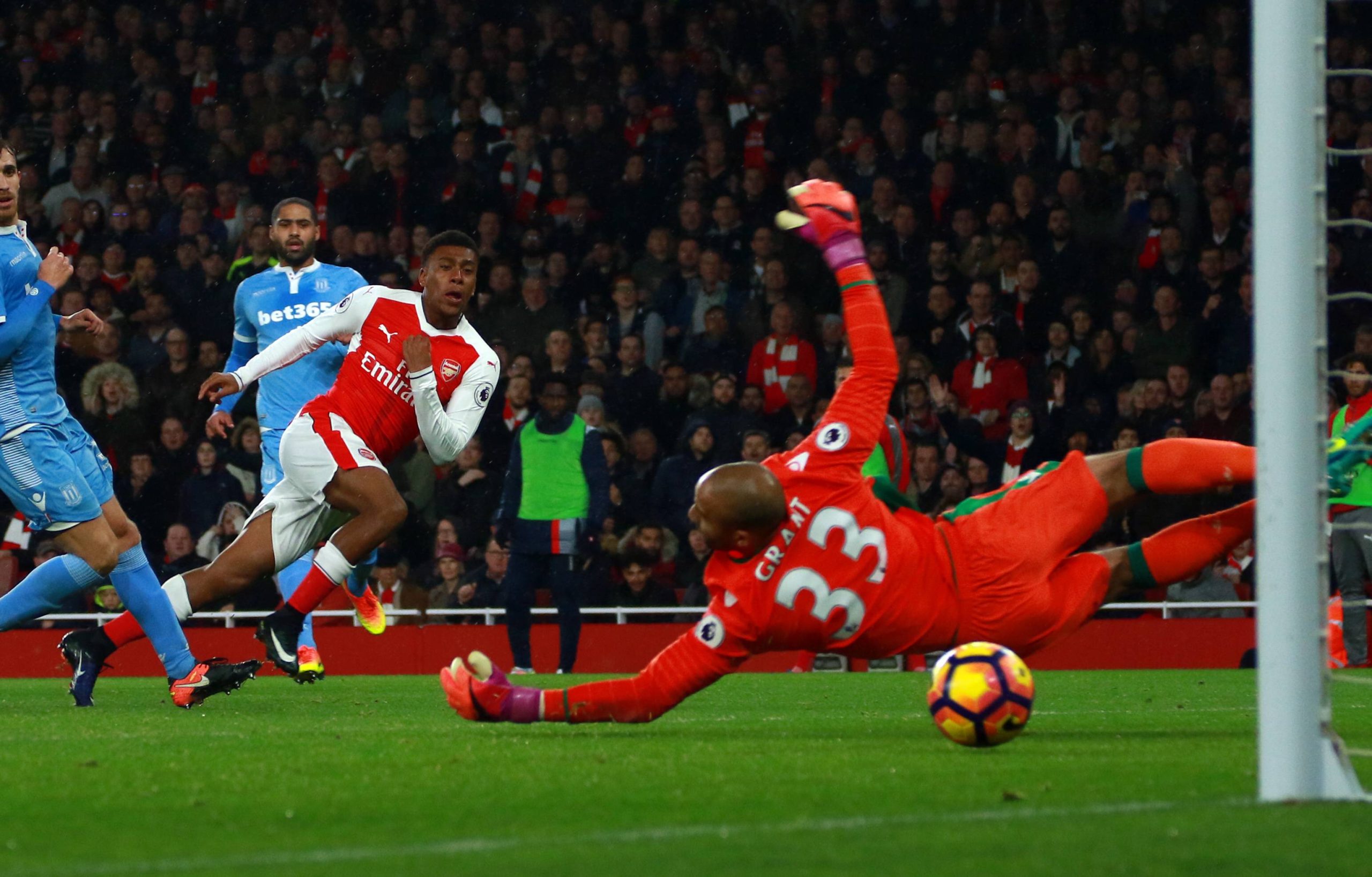 Alex Iwobi Scores A Goal for Arsenal 3-1 against Stoke City