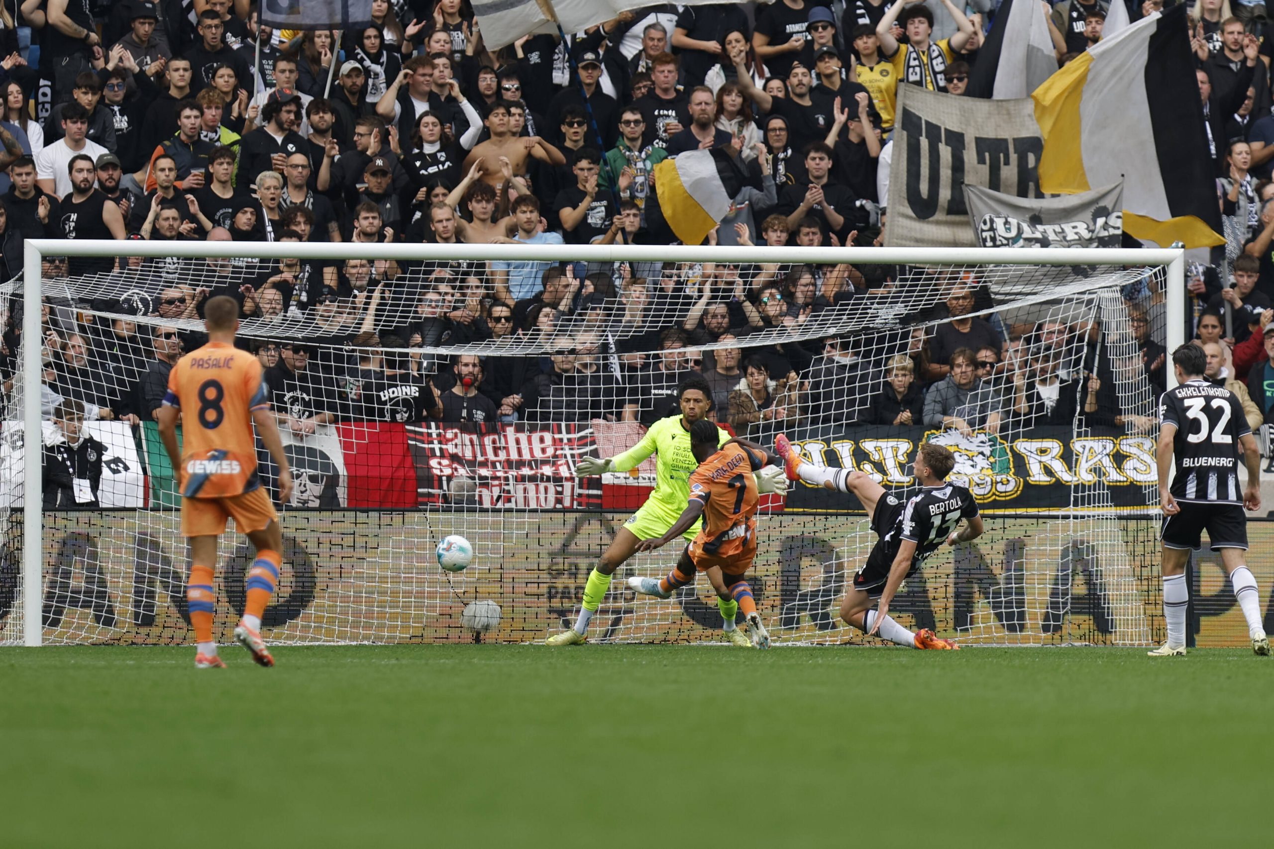 KAMALDEEN SULEMANA in action against NICOLO BERTOLA and Maduka Okoye during the 2026 Italian Serie A ENILIVE 2025/26 football match between Udinese and Atalanta at Bluenergy Stadium on November 1st, 2025, Udine, Italy