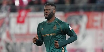 Watch: Leverkusen’s Victor Boniface flaunts his 2022/23 Europa League top scorer award