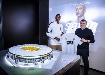 Valencia rekindle Umar Sadiq interest but move banks on one crucial factor