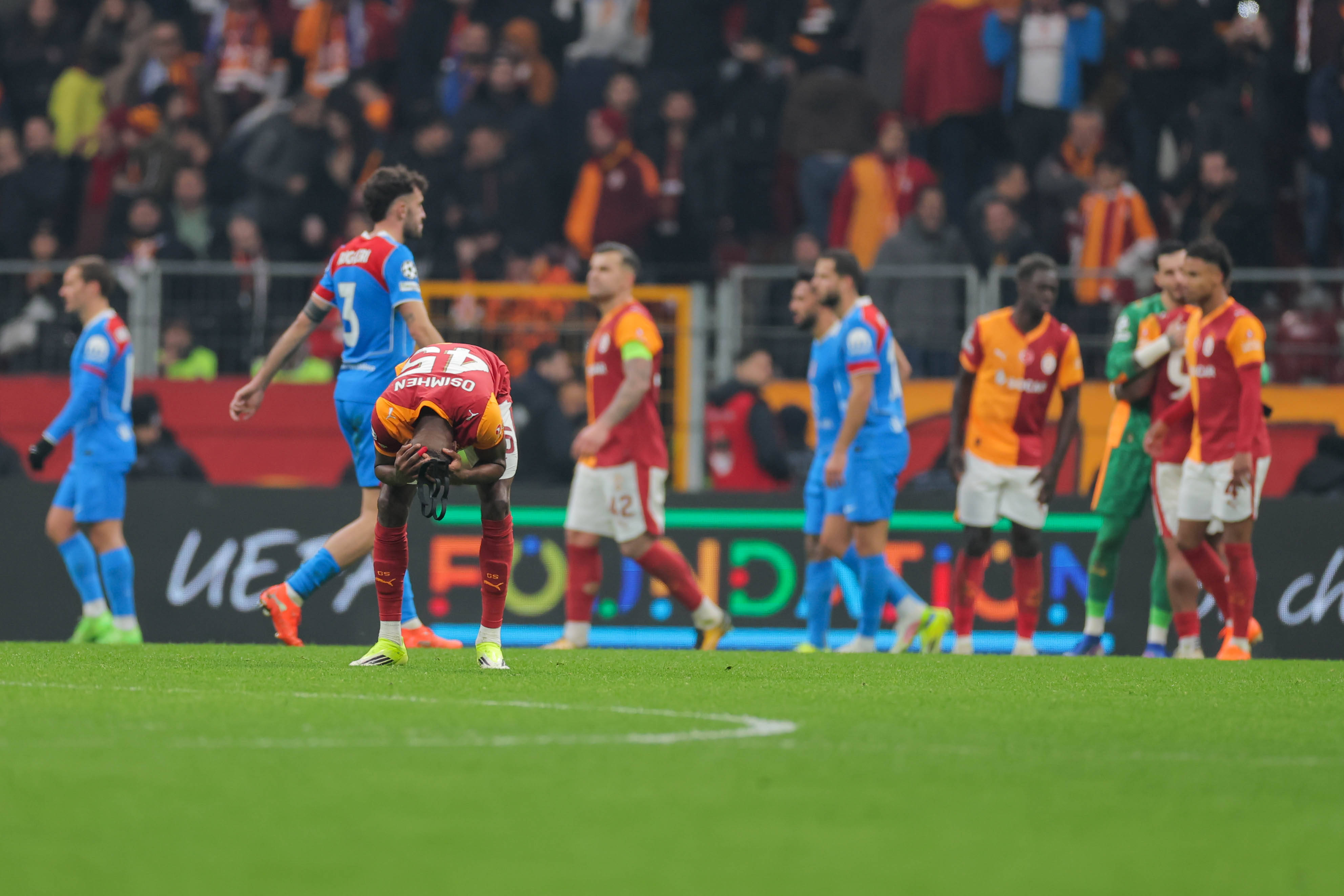 “I trust my team” – Victor Osimhen looking to bury Manchester City in final UCL Group phase game