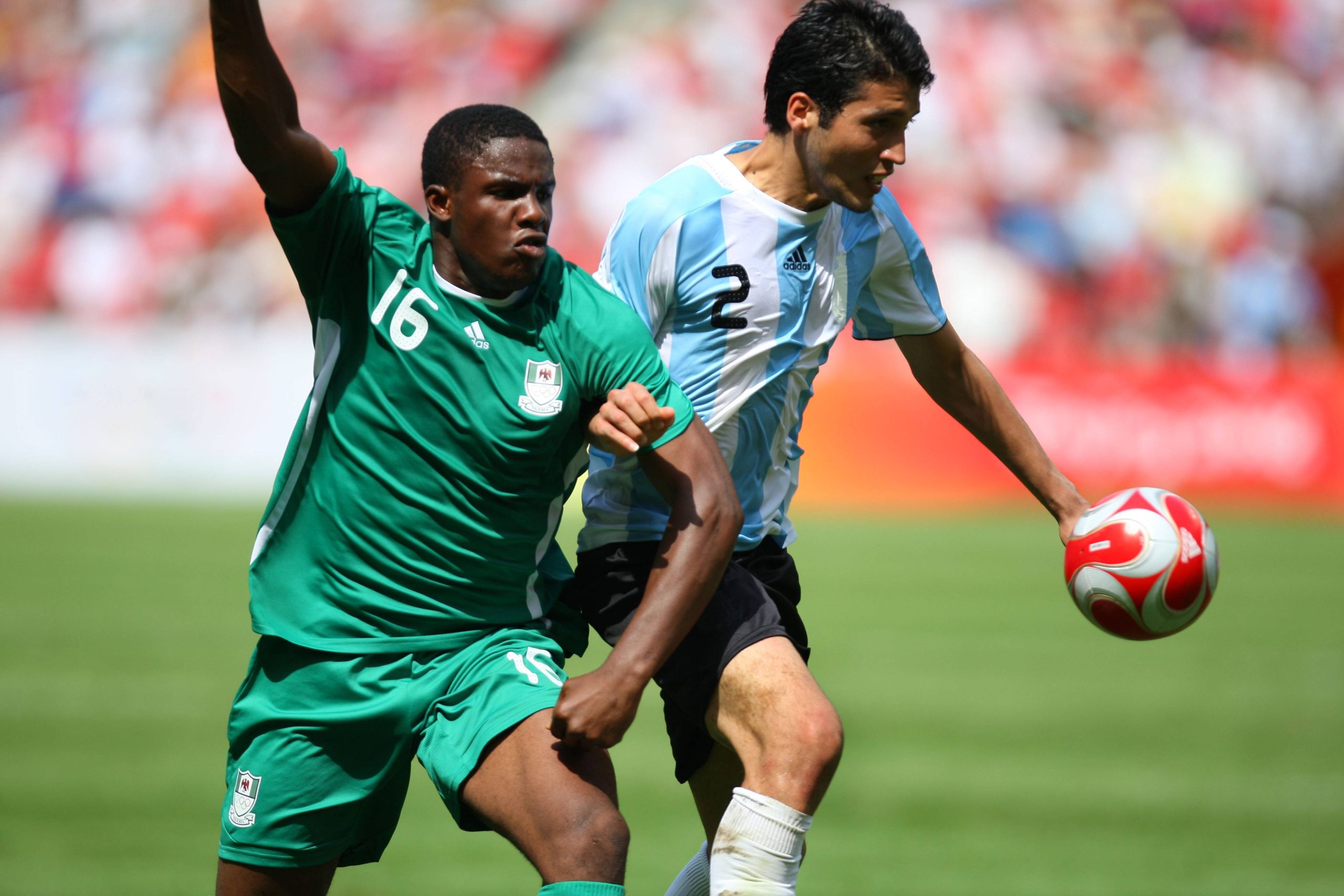 Victor Anichebe against Argentina's Ezequiel Garay
