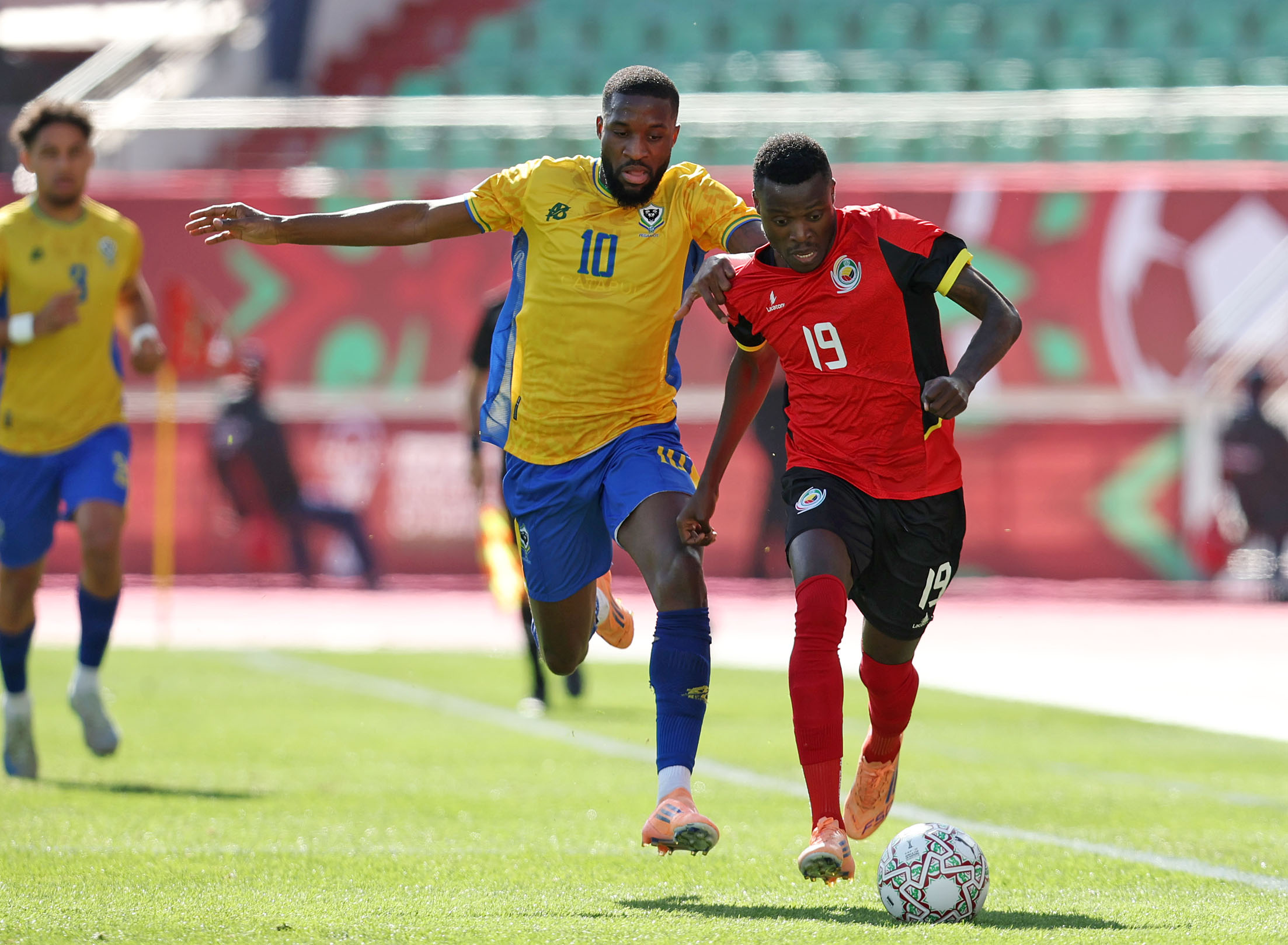 Witiness Chimoio  Witi of Mozambique challenged by Warren Shavy Babicka of Gabon during the 2025 Africa Cup of Nations AFCON match between Mozambique and Gabon 