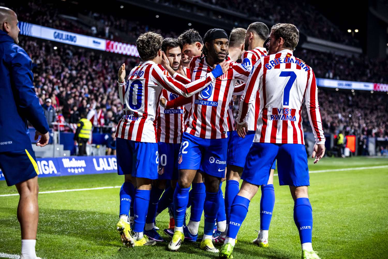 Ademola Lookman celebrates Atleti goal 