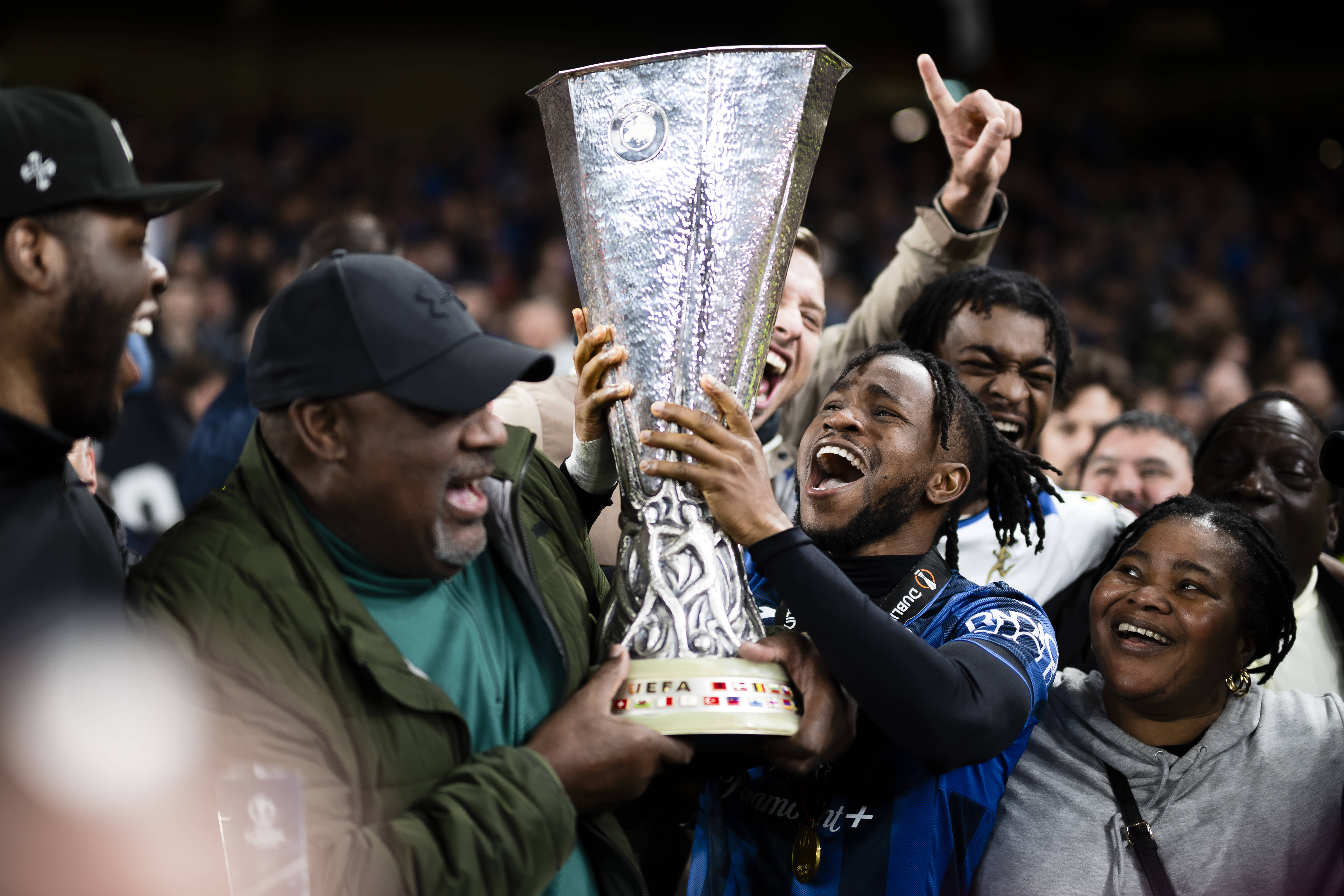 Ademola Lookman celebrates with the trophy during the award ceremony following the UEFA Europa League final football match between Atalanta BC and Bayer 04
