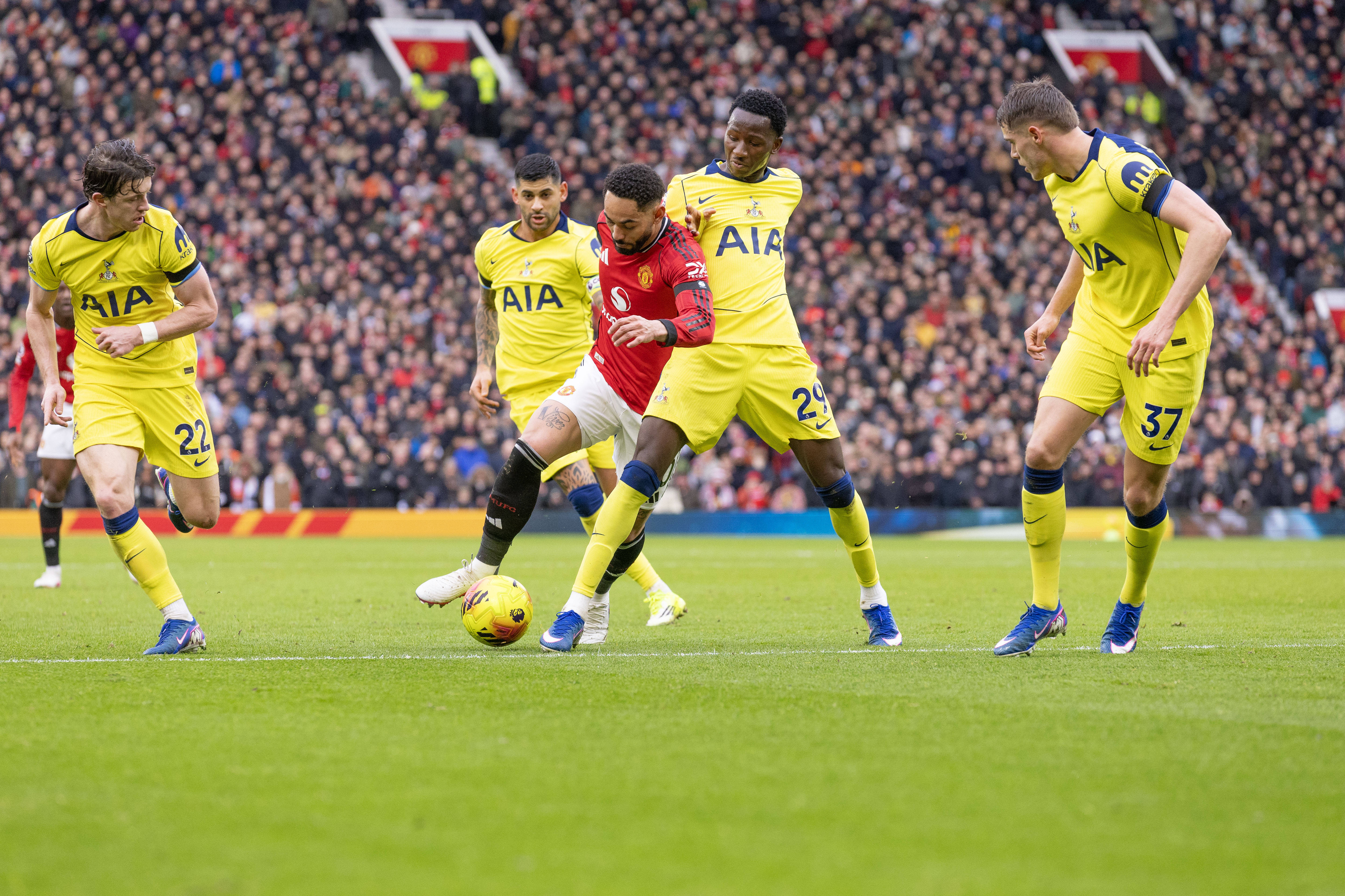 ‘Is this a sign?’ – Nigerian star reacts as Manchester United push for fifth straight win