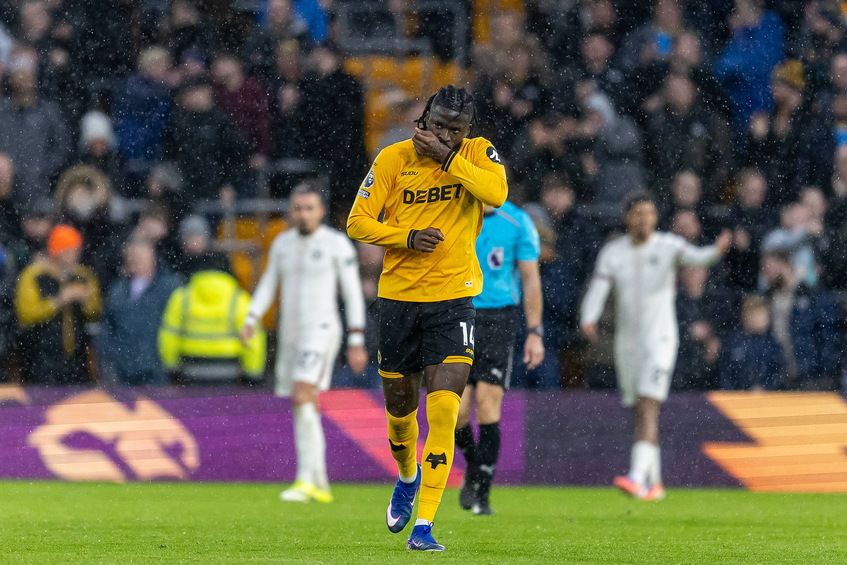 Tolu Arokodare scores and walks back to half-way line during the Premier League match between Wolverhampton Wanderers and Chelsea