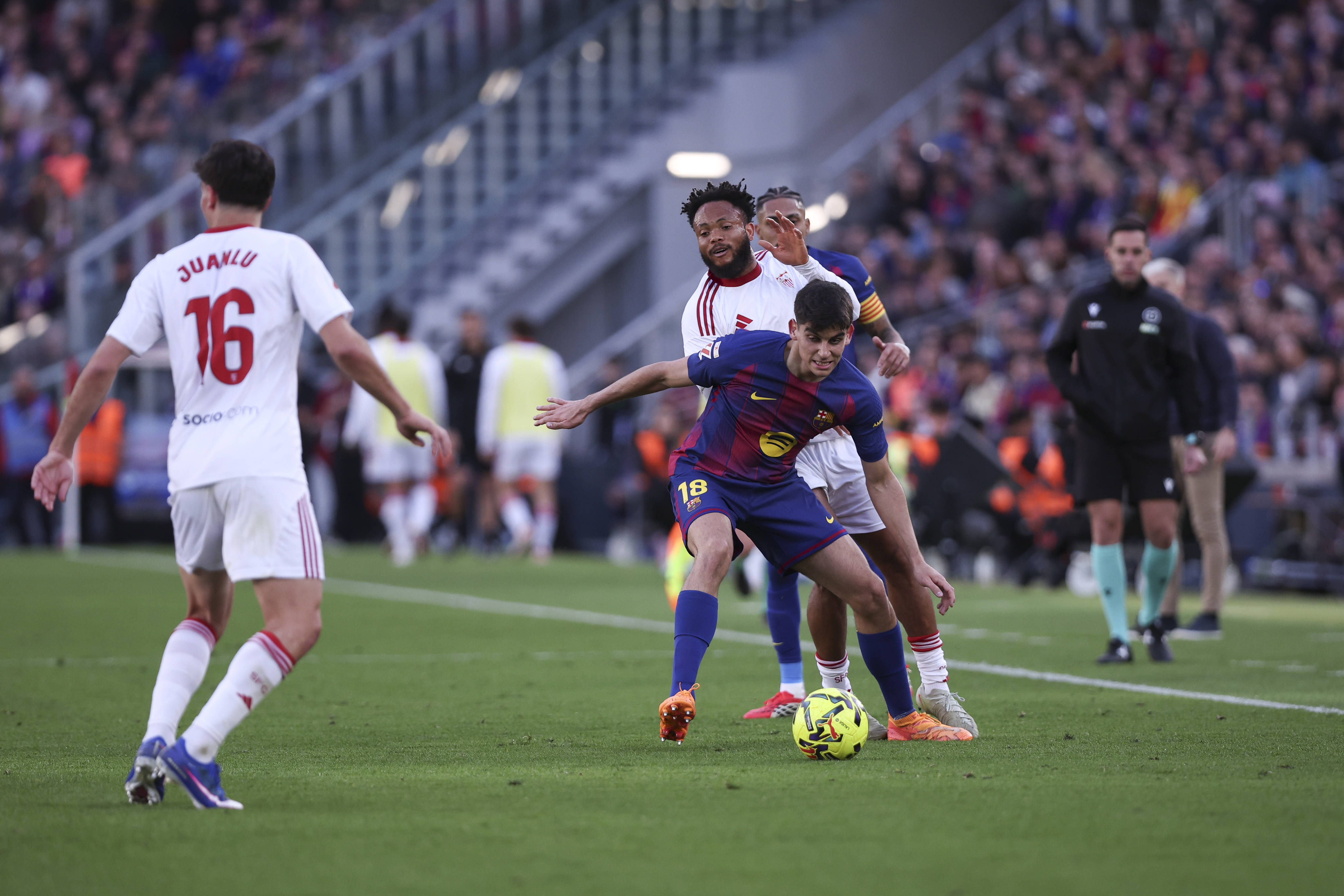Gerard Martin of FC Barcelona, Barca and Chidera Ejuke of Sevilla FC in action during the Spanish league, LaLiga EA Sports, football match played between FC Barcelona and Sevilla FC at Spotify Camp Nou